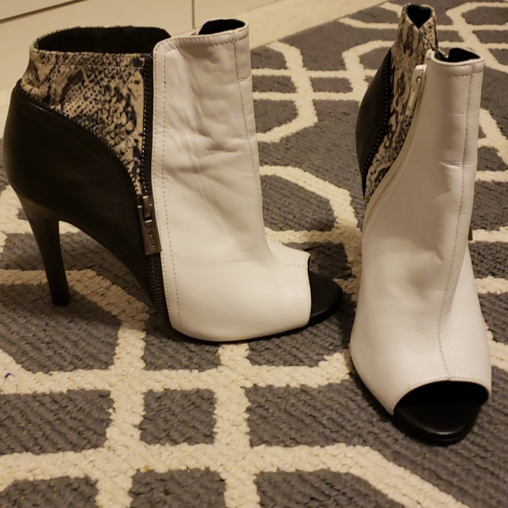 SACHI PEEP TOE BOOTY